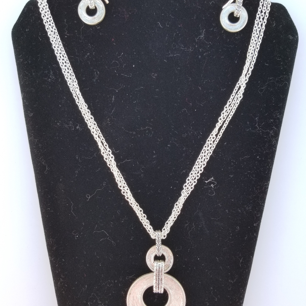 NWT Silver circle necklace and earrings